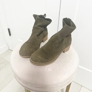 Cruza Mila Dark Green Suede Ankle Booties Size 9.5